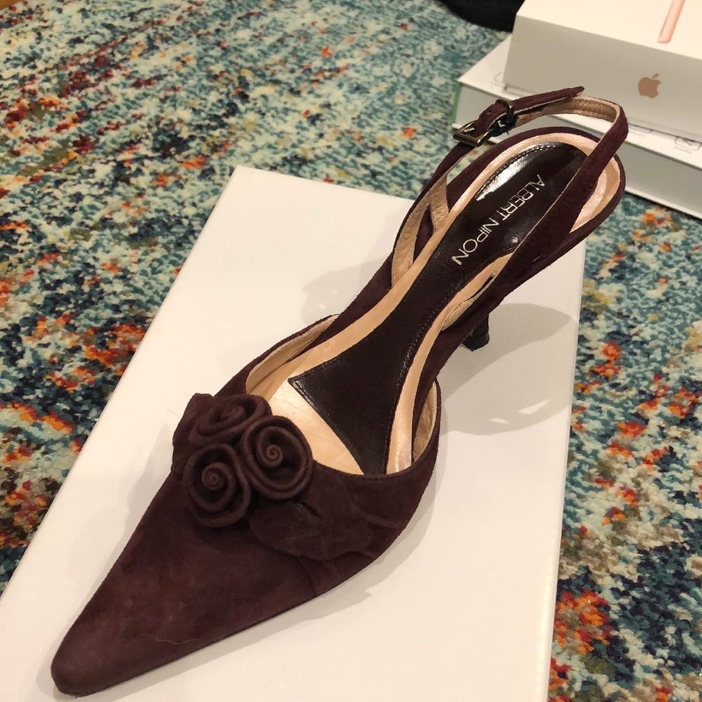 Albert Nipon Plum suede small heel